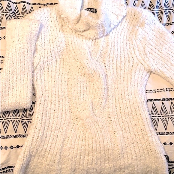 Xoxo Jeans white cable knit cowl neck sweater - Picture 3 of 7